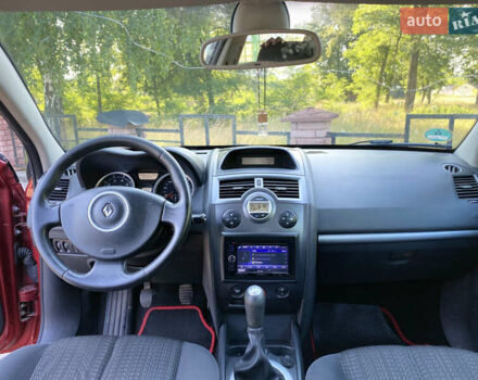 Рено Меган 2006 в Владимирце на Automoto.ua Красный Рено Меган, объемом двигателя 1.6 л и пробегом 281 тыс. км за 4500 $, фото 7 на Automoto.ua