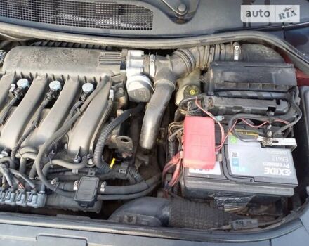 Червоний Рено Меган, об'ємом двигуна 2 л та пробігом 225 тис. км за 5600 $, фото 12 на Automoto.ua