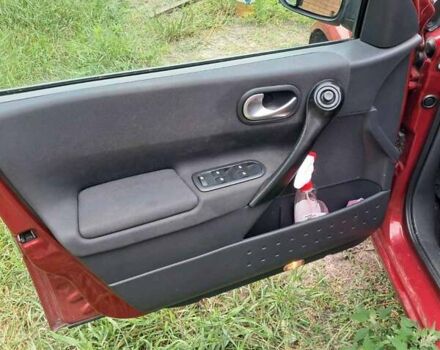 Рено Меган 2007 в Киеве на Automoto.ua Красный Рено Меган, объемом двигателя 1.6 л и пробегом 250 тыс. км за 4000 $, фото 5 на Automoto.ua