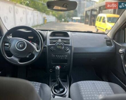 Рено Меган 2007 в Ровно на Automoto.ua Красный Рено Меган, объемом двигателя 1.6 л и пробегом 218 тыс. км за 4750 $, фото 10 на Automoto.ua
