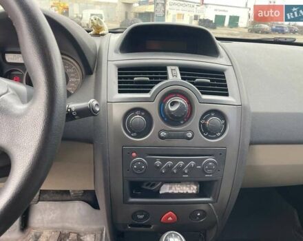 Красный Рено Меган, объемом двигателя 1.6 л и пробегом 265 тыс. км за 5200 $, фото 7 на Automoto.ua