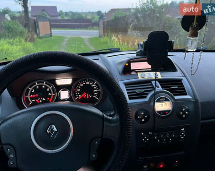 Червоний Рено Меган, об'ємом двигуна 2 л та пробігом 225 тис. км за 5500 $, фото 33 на Automoto.ua