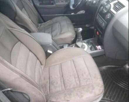 Красный Рено Меган, объемом двигателя 1.6 л и пробегом 300 тыс. км за 4200 $, фото 4 на Automoto.ua