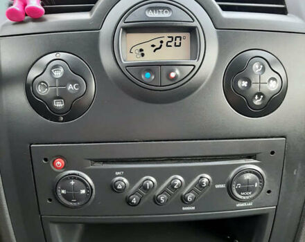 Красный Рено Меган, объемом двигателя 1.6 л и пробегом 170 тыс. км за 6200 $, фото 13 на Automoto.ua