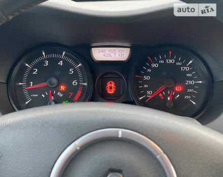 Червоний Рено Меган, об'ємом двигуна 1.6 л та пробігом 247 тис. км за 4800 $, фото 6 на Automoto.ua