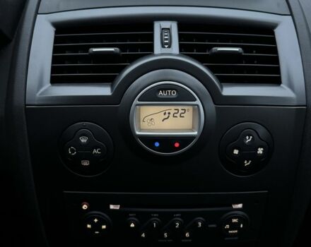 Красный Рено Меган, объемом двигателя 1.6 л и пробегом 216 тыс. км за 5599 $, фото 8 на Automoto.ua