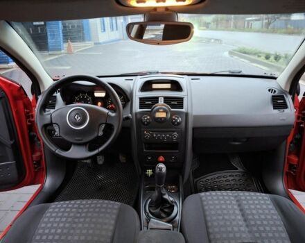 Красный Рено Меган, объемом двигателя 1.6 л и пробегом 237 тыс. км за 3850 $, фото 18 на Automoto.ua