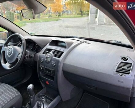 Рено Меган 2009 в Хмельницком на Automoto.ua Красный Рено Меган, объемом двигателя 1.6 л и пробегом 157 тыс. км за 5800 $, фото 34 на Automoto.ua