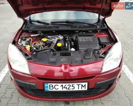 Рено Меган 2010 у Стрые на Automoto.ua Червоний Рено Меган, об'ємом двигуна 1.46 л та пробігом 260 тис. км за 6800 $, фото 60 на Automoto.ua