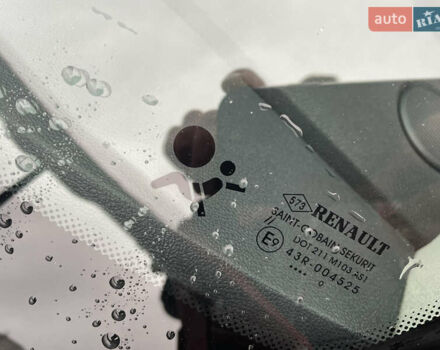 Красный Рено Меган, объемом двигателя 1.6 л и пробегом 208 тыс. км за 6299 $, фото 19 на Automoto.ua