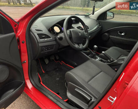 Красный Рено Меган, объемом двигателя 1.6 л и пробегом 208 тыс. км за 6550 $, фото 20 на Automoto.ua
