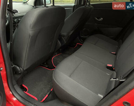 Красный Рено Меган, объемом двигателя 1.6 л и пробегом 208 тыс. км за 6550 $, фото 23 на Automoto.ua