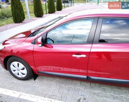 Рено Меган 2010 у Стрые на Automoto.ua Червоний Рено Меган, об'ємом двигуна 1.46 л та пробігом 260 тис. км за 6800 $, фото 24 на Automoto.ua