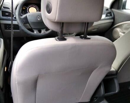 Рено Меган 2010 у Стрые на Automoto.ua Червоний Рено Меган, об'ємом двигуна 1.46 л та пробігом 260 тис. км за 6800 $, фото 36 на Automoto.ua