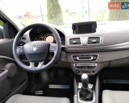 Рено Меган 2010 у Стрые на Automoto.ua Червоний Рено Меган, об'ємом двигуна 1.46 л та пробігом 260 тис. км за 6800 $, фото 39 на Automoto.ua