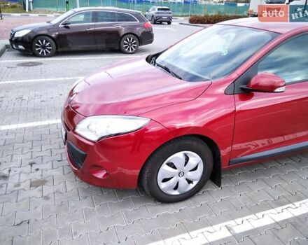Рено Меган 2010 у Стрые на Automoto.ua Червоний Рено Меган, об'ємом двигуна 1.46 л та пробігом 260 тис. км за 6800 $, фото 76 на Automoto.ua