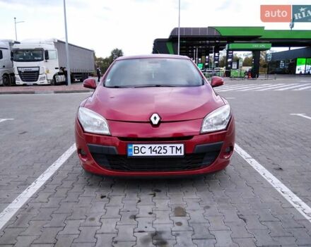 Рено Меган 2010 у Стрые на Automoto.ua Червоний Рено Меган, об'ємом двигуна 1.46 л та пробігом 260 тис. км за 6800 $, фото 84 на Automoto.ua