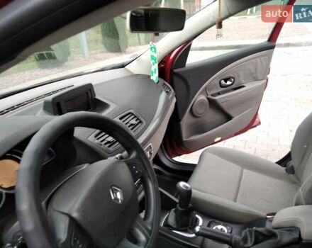 Рено Меган 2010 у Стрые на Automoto.ua Червоний Рено Меган, об'ємом двигуна 1.46 л та пробігом 260 тис. км за 6800 $, фото 50 на Automoto.ua