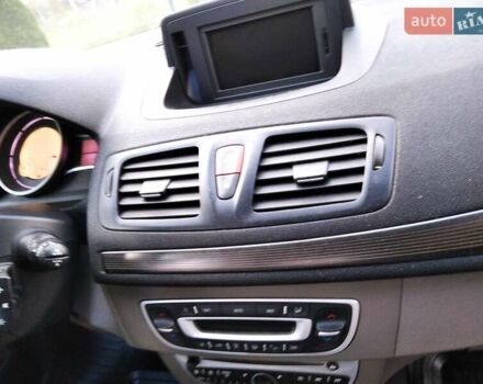 Рено Меган 2010 у Стрые на Automoto.ua Червоний Рено Меган, об'ємом двигуна 1.46 л та пробігом 260 тис. км за 6800 $, фото 31 на Automoto.ua