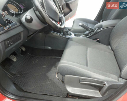 Красный Рено Меган, объемом двигателя 1.46 л и пробегом 235 тыс. км за 6700 $, фото 9 на Automoto.ua