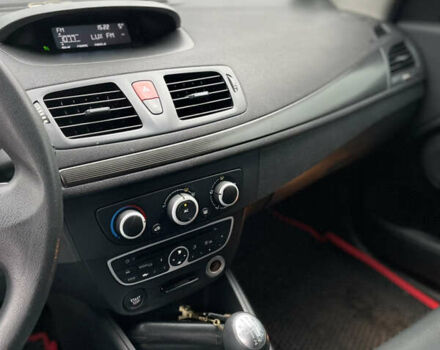 Красный Рено Меган, объемом двигателя 1.6 л и пробегом 208 тыс. км за 6550 $, фото 27 на Automoto.ua