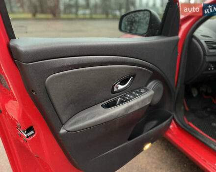 Красный Рено Меган, объемом двигателя 1.6 л и пробегом 208 тыс. км за 6550 $, фото 21 на Automoto.ua