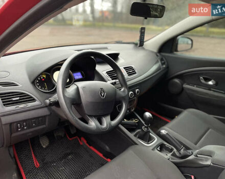 Красный Рено Меган, объемом двигателя 1.6 л и пробегом 208 тыс. км за 6550 $, фото 22 на Automoto.ua