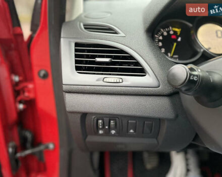 Красный Рено Меган, объемом двигателя 1.6 л и пробегом 208 тыс. км за 6299 $, фото 35 на Automoto.ua