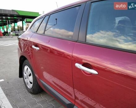 Рено Меган 2010 у Стрые на Automoto.ua Червоний Рено Меган, об'ємом двигуна 1.46 л та пробігом 260 тис. км за 6800 $, фото 11 на Automoto.ua