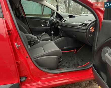 Красный Рено Меган, объемом двигателя 1.6 л и пробегом 208 тыс. км за 6550 $, фото 25 на Automoto.ua