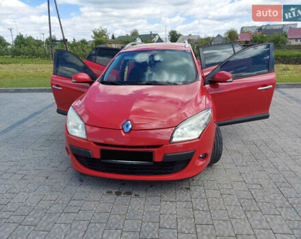 Красный Рено Меган, объемом двигателя 1.46 л и пробегом 235 тыс. км за 6700 $, фото 25 на Automoto.ua