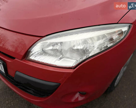 Красный Рено Меган, объемом двигателя 1.6 л и пробегом 208 тыс. км за 6299 $, фото 11 на Automoto.ua