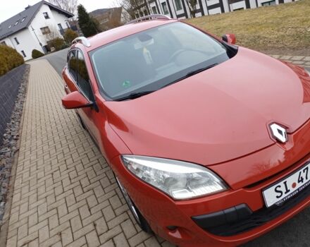 Красный Рено Меган, объемом двигателя 2 л и пробегом 189 тыс. км за 2375 $, фото 4 на Automoto.ua