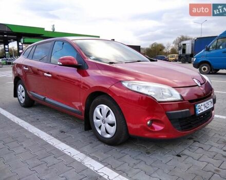 Рено Меган 2010 у Стрые на Automoto.ua Червоний Рено Меган, об'ємом двигуна 1.46 л та пробігом 260 тис. км за 6800 $, фото 7 на Automoto.ua