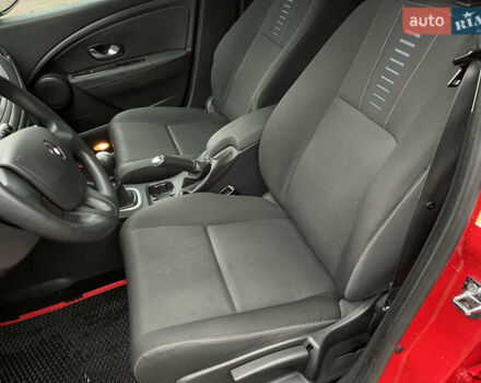 Красный Рено Меган, объемом двигателя 1.6 л и пробегом 208 тыс. км за 6299 $, фото 31 на Automoto.ua