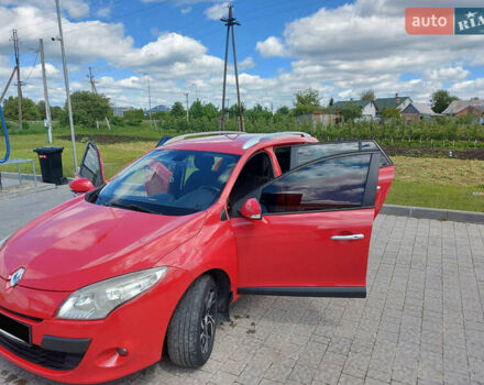 Красный Рено Меган, объемом двигателя 1.46 л и пробегом 235 тыс. км за 6700 $, фото 27 на Automoto.ua