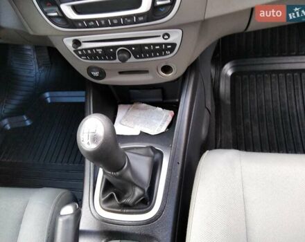 Рено Меган 2010 у Стрые на Automoto.ua Червоний Рено Меган, об'ємом двигуна 1.46 л та пробігом 260 тис. км за 6800 $, фото 32 на Automoto.ua