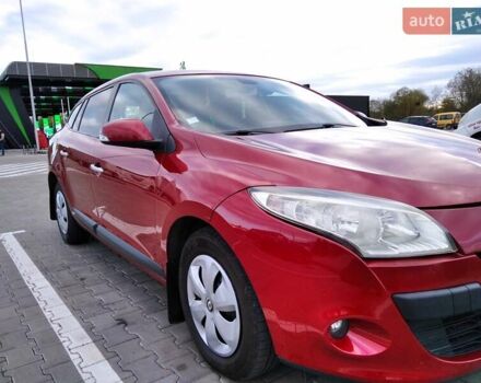 Рено Меган 2010 у Стрые на Automoto.ua Червоний Рено Меган, об'ємом двигуна 1.46 л та пробігом 260 тис. км за 6800 $, фото 73 на Automoto.ua