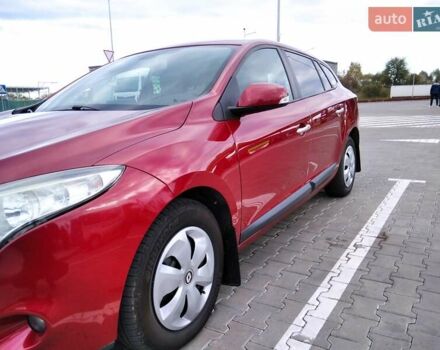 Рено Меган 2010 у Стрые на Automoto.ua Червоний Рено Меган, об'ємом двигуна 1.46 л та пробігом 260 тис. км за 6800 $, фото 71 на Automoto.ua
