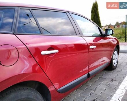 Рено Меган 2010 у Стрые на Automoto.ua Червоний Рено Меган, об'ємом двигуна 1.46 л та пробігом 260 тис. км за 6800 $, фото 12 на Automoto.ua