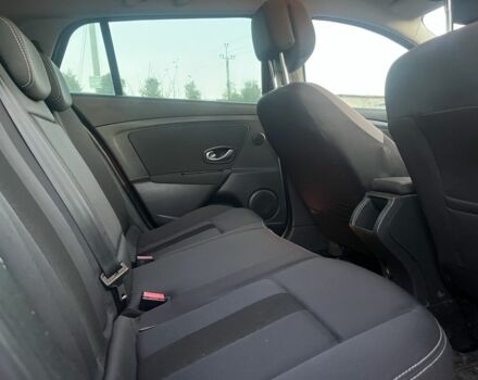 Красный Рено Меган, объемом двигателя 1.5 л и пробегом 202 тыс. км за 7200 $, фото 7 на Automoto.ua