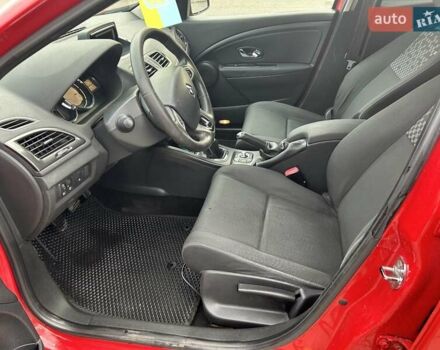 Красный Рено Меган, объемом двигателя 1.46 л и пробегом 224 тыс. км за 7000 $, фото 5 на Automoto.ua