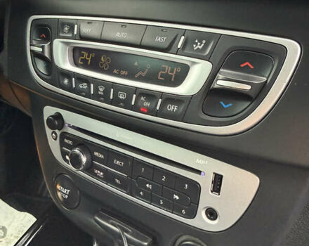 Красный Рено Меган, объемом двигателя 1.5 л и пробегом 219 тыс. км за 8900 $, фото 16 на Automoto.ua