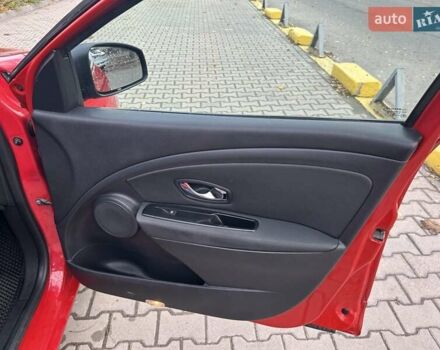 Красный Рено Меган, объемом двигателя 1.46 л и пробегом 224 тыс. км за 7000 $, фото 9 на Automoto.ua