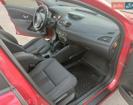 Красный Рено Меган, объемом двигателя 1.5 л и пробегом 267 тыс. км за 7300 $, фото 3 на Automoto.ua