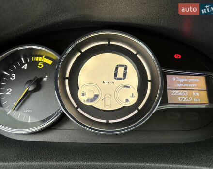 Красный Рено Меган, объемом двигателя 1.46 л и пробегом 225 тыс. км за 7900 $, фото 29 на Automoto.ua