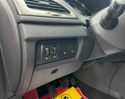 Красный Рено Меган, объемом двигателя 1.5 л и пробегом 212 тыс. км за 8200 $, фото 16 на Automoto.ua