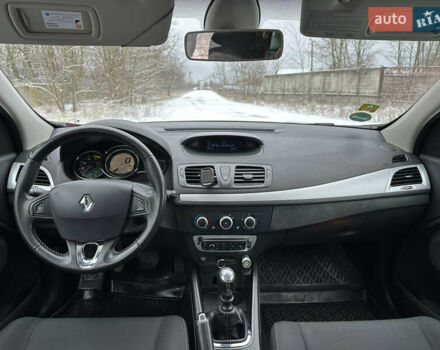 Красный Рено Меган, объемом двигателя 1.46 л и пробегом 225 тыс. км за 7900 $, фото 16 на Automoto.ua