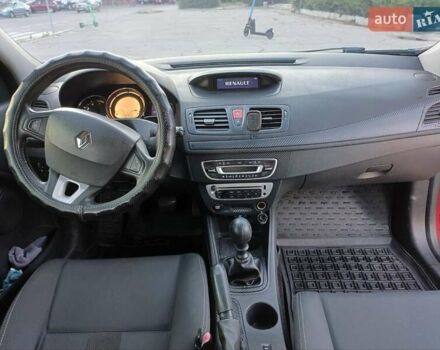 Красный Рено Меган, объемом двигателя 1.5 л и пробегом 267 тыс. км за 7300 $, фото 7 на Automoto.ua