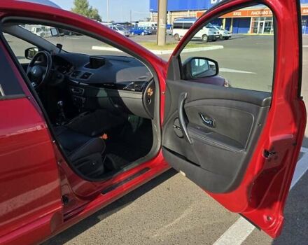 Рено Меган 2013 в Луцке на Automoto.ua Красный Рено Меган, объемом двигателя 1.46 л и пробегом 204 тыс. км за 10000 $, фото 8 на Automoto.ua